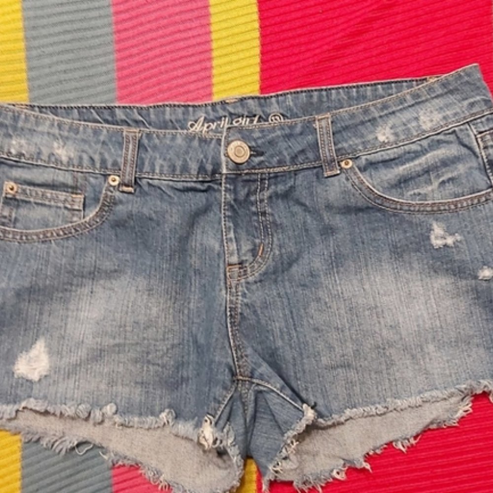 3/20$: Women's Short: Size 13